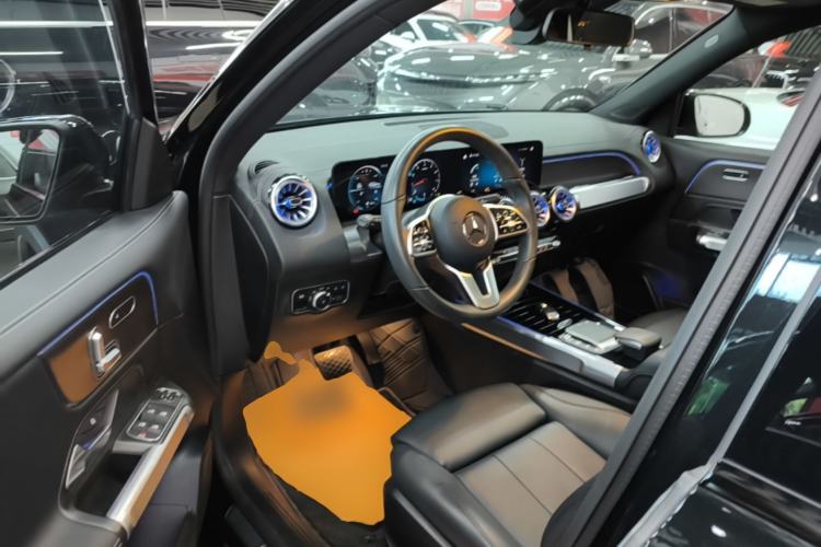 Used Mercedes-Benz GLB 2022 Refreshed GLB 200 4MATIC Driver Seat