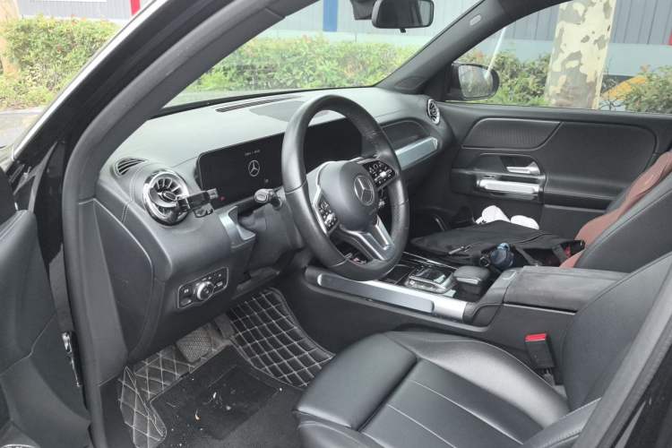 Used Mercedes-Benz GLB 2022 GLB 200 Dynamic Edition Driver Seat