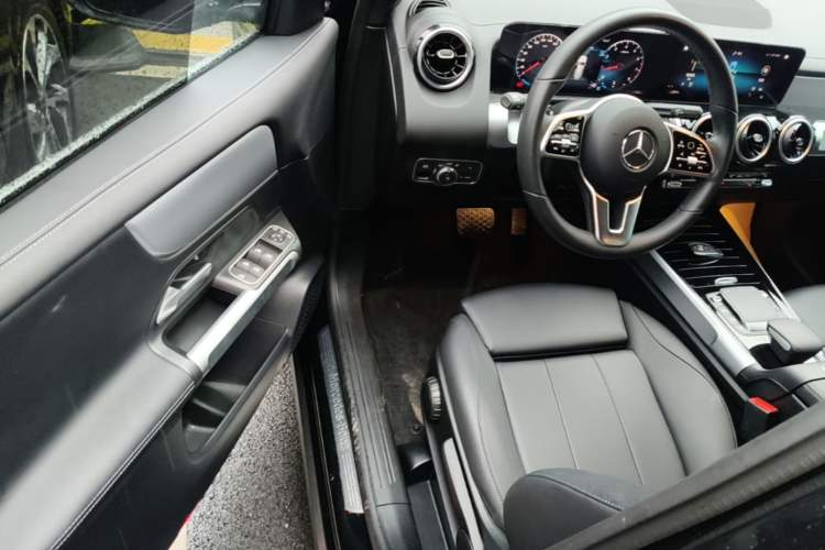 Used Mercedes-Benz GLB 2022 Second Facelift GLB 200 Fashion Edition Driver Seat
