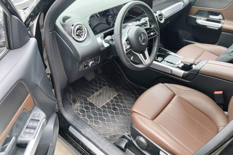 Used Mercedes-Benz GLB 2022 GLB 220 Dynamic Edition Driver Seat
