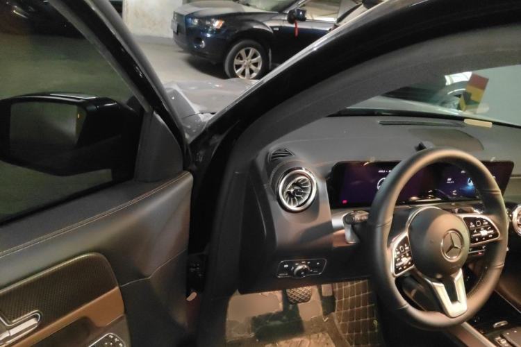 Used Mercedes-Benz GLB 2022 GLB 220 Dynamic Edition Driver Seat