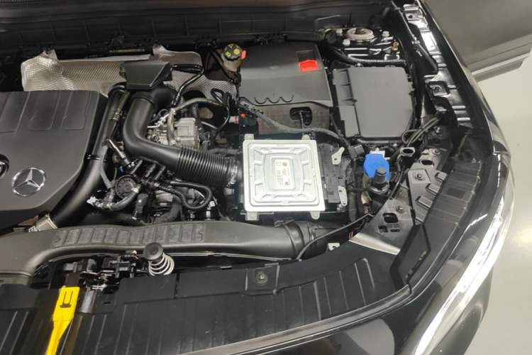 Used Mercedes-Benz GLB 2022 Second Facelift GLB 200 Fashion Edition Engine Bay Left