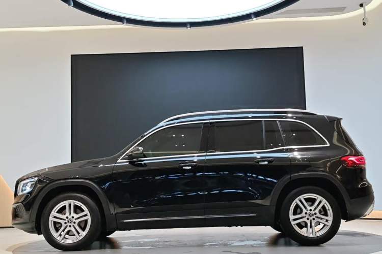 Used Mercedes-Benz GLB 2022 Second Facelift GLB 200 Dynamic Edition Exterior 3