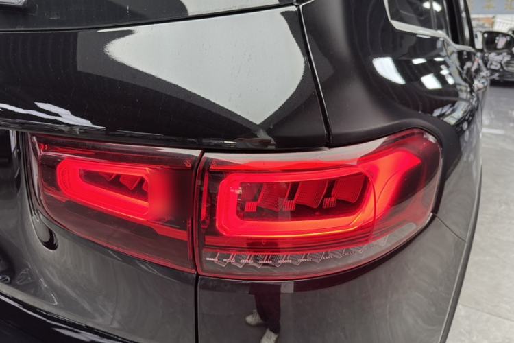 Used Mercedes-Benz GLB 2022 Updated GLB 200 Fashion Edition Exterior 6