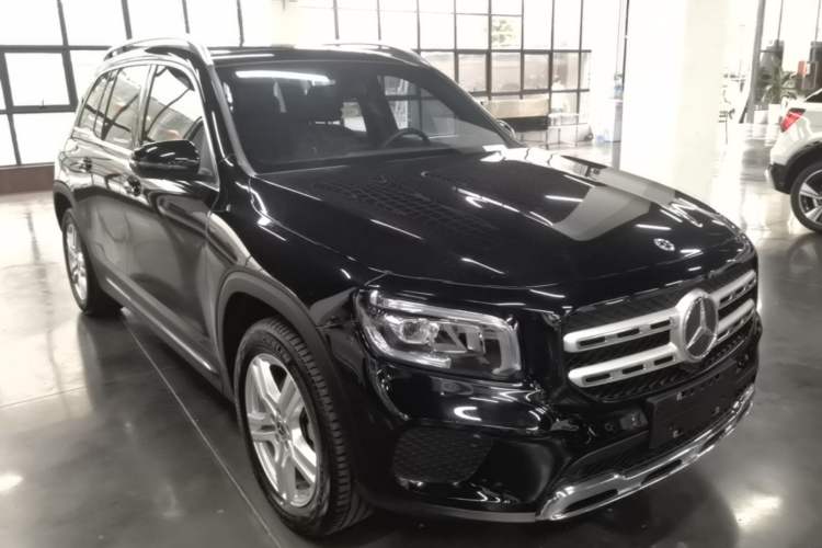 Used Mercedes-Benz GLB 2022 Second Facelift GLB 200 Dynamic Edition Front Right 45 Deg