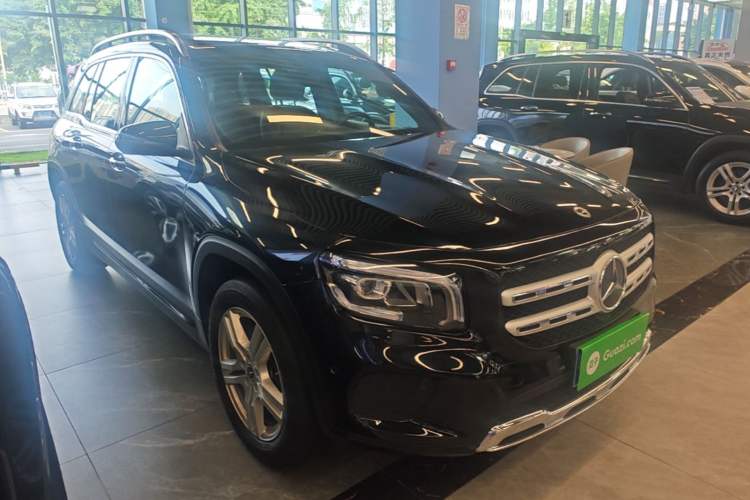 Used Mercedes-Benz GLB 2022 GLB 220 Dynamic Edition Front Right 45 Deg