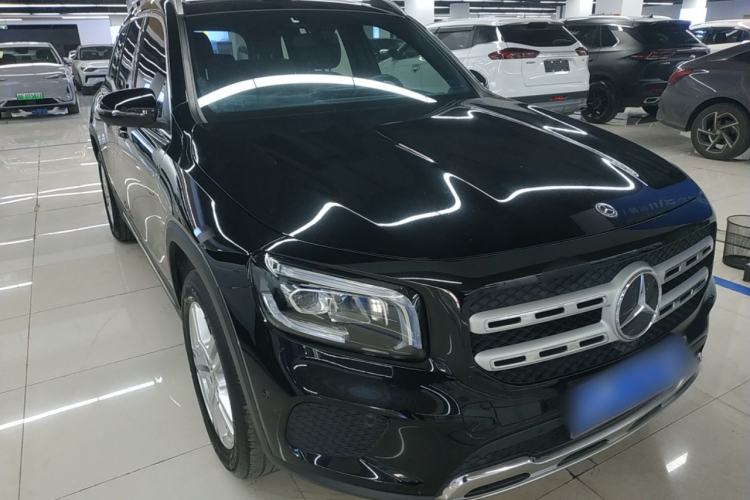 Used Mercedes-Benz GLB 2022 Second Facelift GLB 200 Fashion Edition Front Right 45 Deg