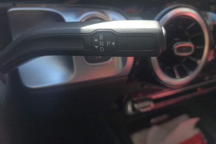 Used Mercedes-Benz GLB 2022 Second Facelift GLB 200 Fashion Edition Gear Lever