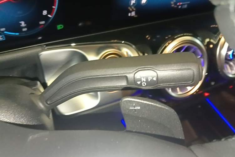 Used Mercedes-Benz GLB 2022 Updated GLB 200 Fashion Edition Gear Lever