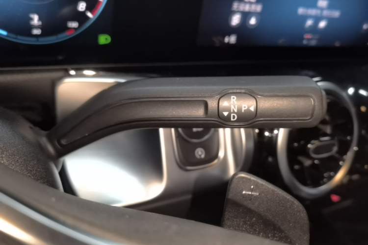 Used Mercedes-Benz GLB 2022 Second Facelift GLB 200 Dynamic Edition Gear Lever