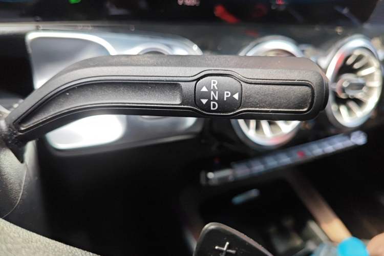 Used Mercedes-Benz GLB 2022 Updated GLB 200 Fashion Edition Gear Lever