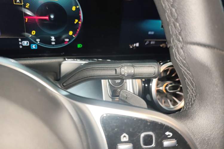 Used Mercedes-Benz GLB 2022 GLB 200 Stylish Edition Gear Lever