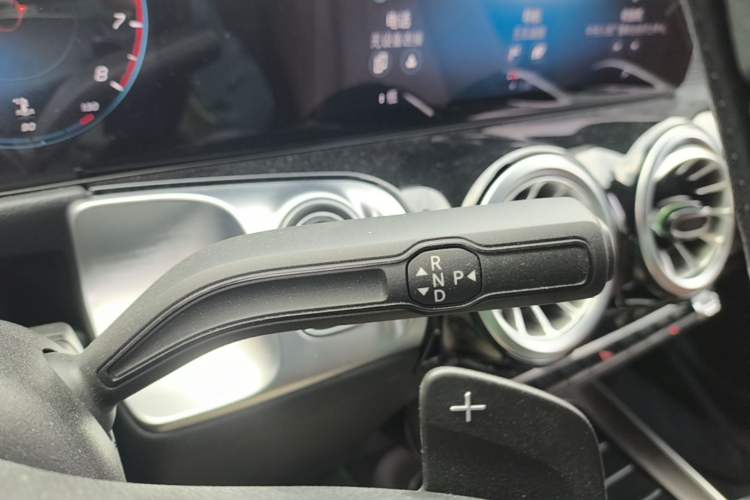 Used Mercedes-Benz GLB 2022 Refresh GLB 200 Dynamic Edition Gear Lever