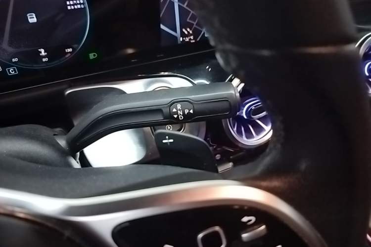 Used Mercedes-Benz GLB 2022 GLB 200 Stylish Edition Gear Lever