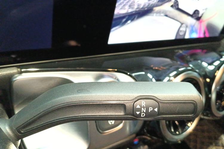 Used Mercedes-Benz GLB 2022 Second Facelift GLB 200 Dynamic Edition Gear Lever