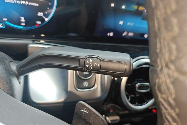Used Mercedes-Benz GLB 2022 Second Facelift GLB 200 Fashion Edition Gear Lever