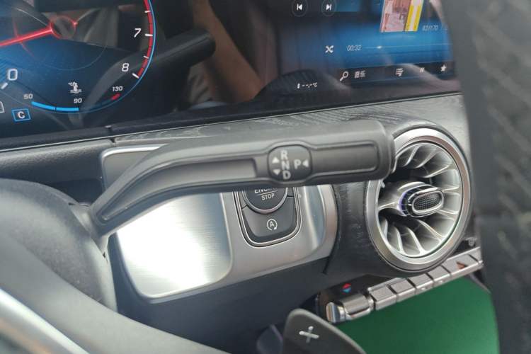 Used Mercedes-Benz GLB 2022 Updated GLB 200 Fashion Edition Gear Lever