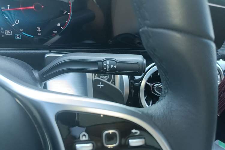 Used Mercedes-Benz GLB 2022 Updated GLB 200 Fashion Edition Gear Lever