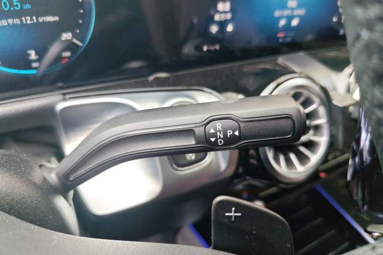 Used Mercedes-Benz GLB 2022 GLB 200 Stylish Edition Gear Lever