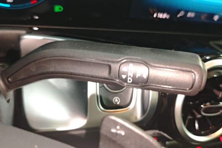 Used Mercedes-Benz GLB 2022 Second Facelift GLB 200 Fashion Edition Gear Lever