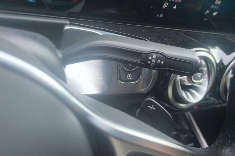 Used Mercedes-Benz GLB 2022 Updated GLB 200 Fashion Edition Gear Lever
