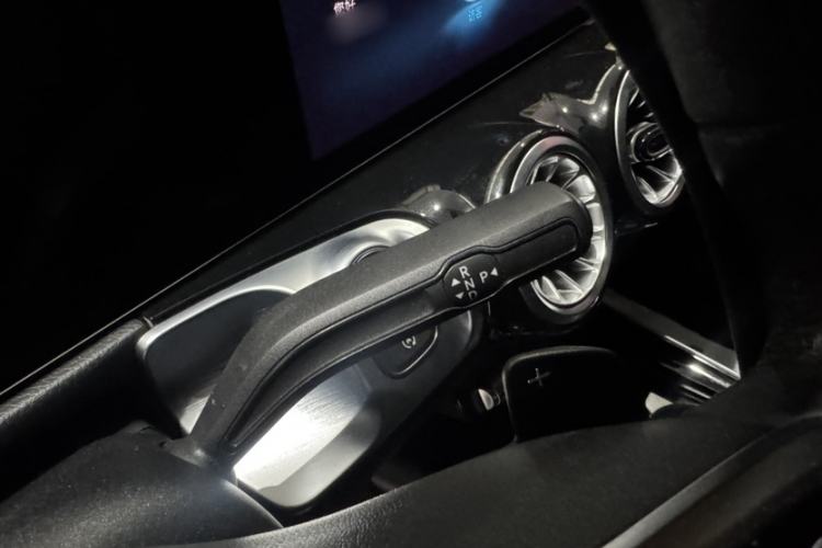 Used Mercedes-Benz GLB 2022 GLB 220 4MATIC Gear Lever
