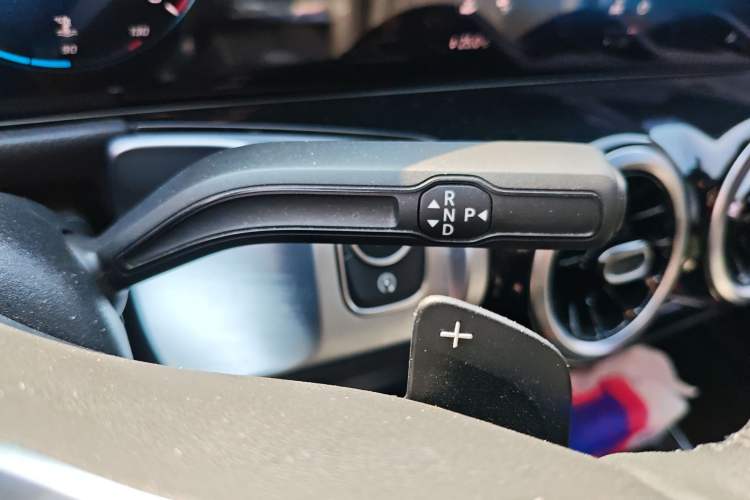 Used Mercedes-Benz GLB 2022 Second Facelift GLB 200 Fashion Edition Gear Lever