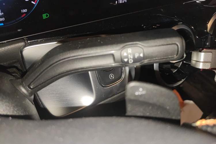 Used Mercedes-Benz GLB 2022 Second Facelift GLB 200 Fashion Edition Gear Lever