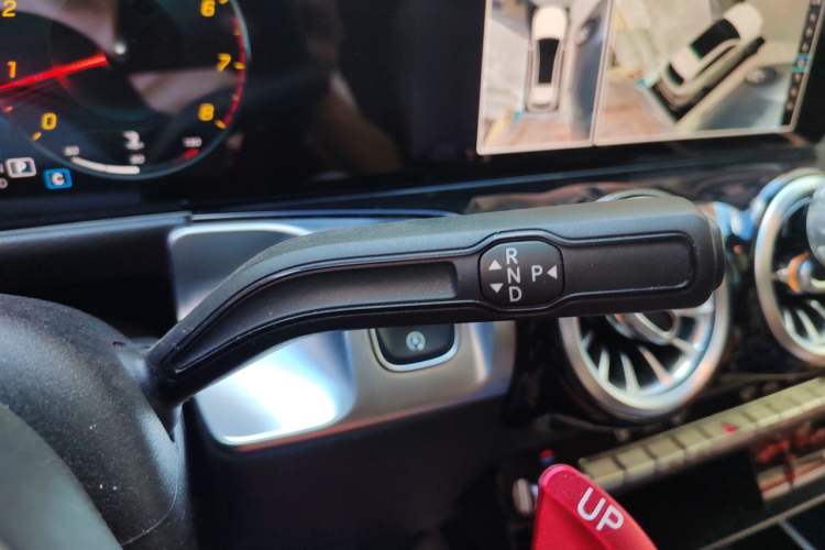 Used Mercedes-Benz GLB 2022 Second Facelift GLB 200 Dynamic Edition Gear Lever