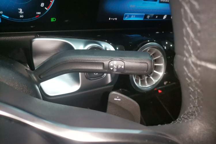 Used Mercedes-Benz GLB 2022 Refresh GLB 200 Dynamic Edition Gear Lever
