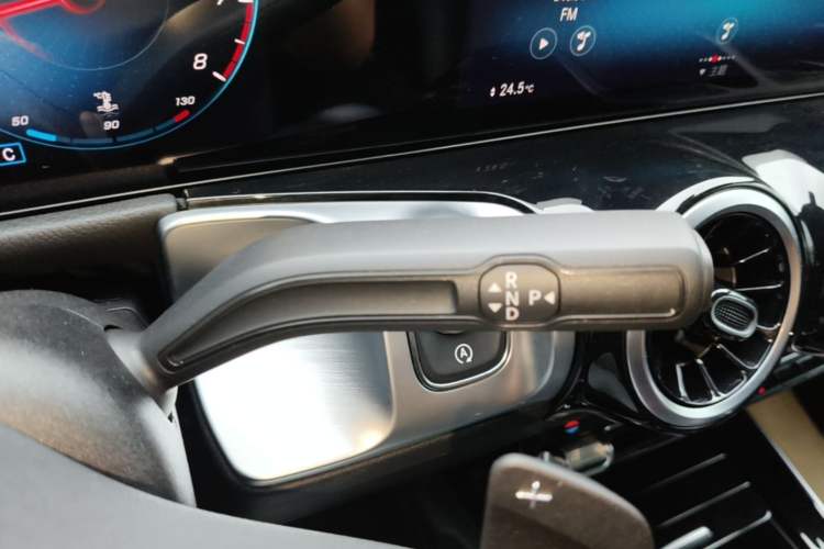 Used Mercedes-Benz GLB 2022 Second Facelift GLB 200 Fashion Edition Gear Lever