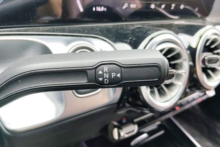 Used Mercedes-Benz GLB 2022 GLB 220 Dynamic Edition Gear Lever