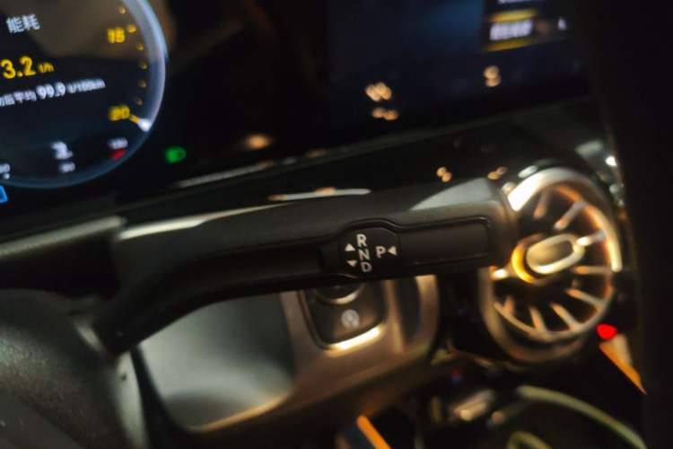 Used Mercedes-Benz GLB 2022 Updated GLB 200 Fashion Edition Gear Lever