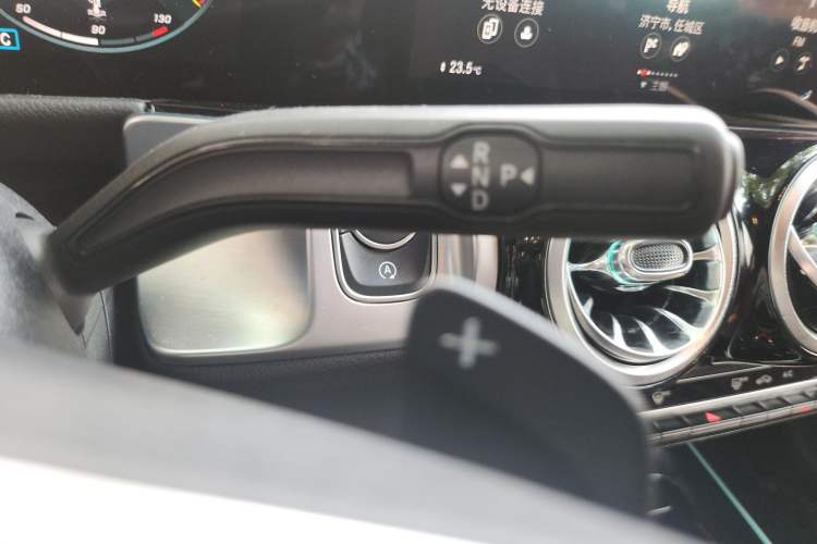 Used Mercedes-Benz GLB 2022 Second Facelift GLB 200 Fashion Edition Gear Lever