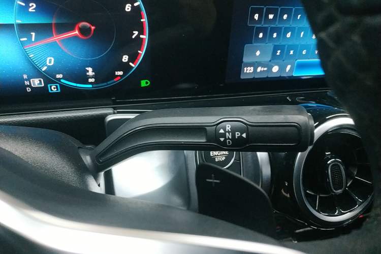 Used Mercedes-Benz GLB 2022 Second Facelift GLB 200 Fashion Edition Gear Lever