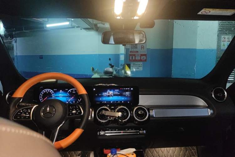 Used Mercedes-Benz GLB 2022 Second Facelift GLB 200 Fashion Edition Headliner