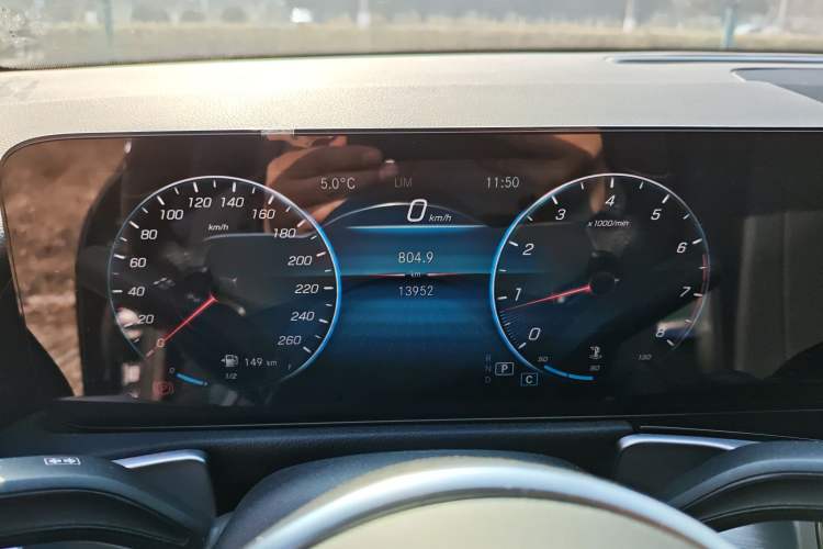 Used Mercedes-Benz GLB 2022 Second Facelift GLB 200 Fashion Edition Instrument Cluster