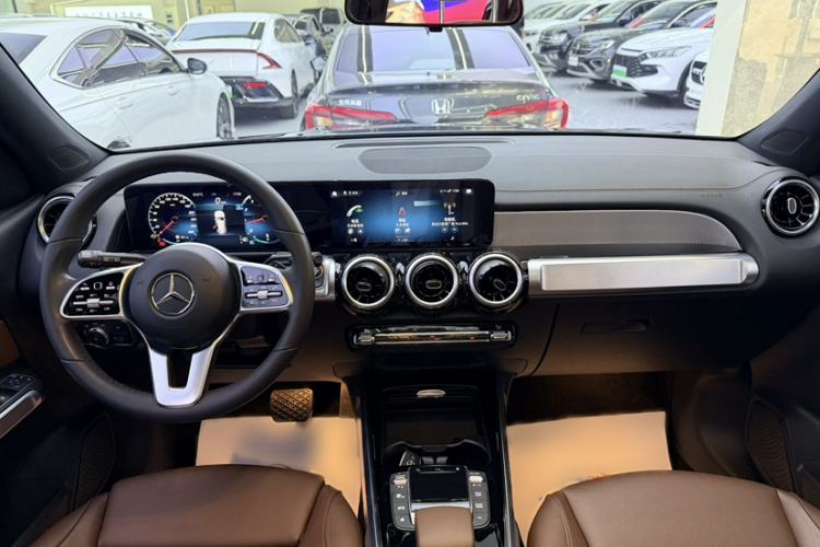 Used Mercedes-Benz GLB 2022 Second Facelift GLB 200 Fashion Edition Interior 1