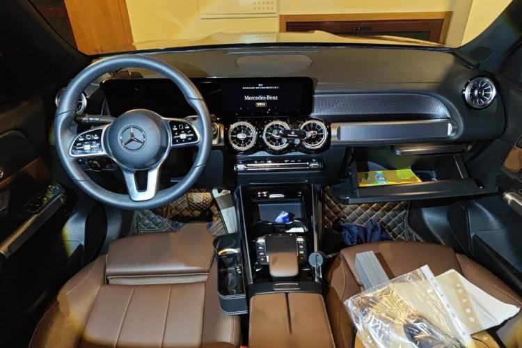 Used Mercedes-Benz GLB 2022 Updated GLB 200 Fashion Edition Interior 2