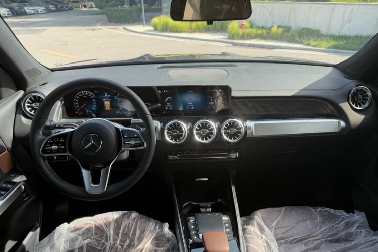 Used Mercedes-Benz GLB 2022 Updated GLB 200 Fashion Edition Interior 3