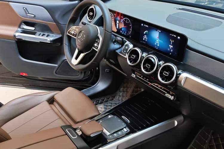 Used Mercedes-Benz GLB 2022 Second Facelift GLB 200 Dynamic Edition Interior 4