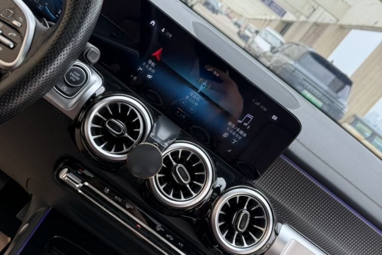 Used Mercedes-Benz GLB 2022 Refresh GLB 200 Dynamic Edition Interior 5