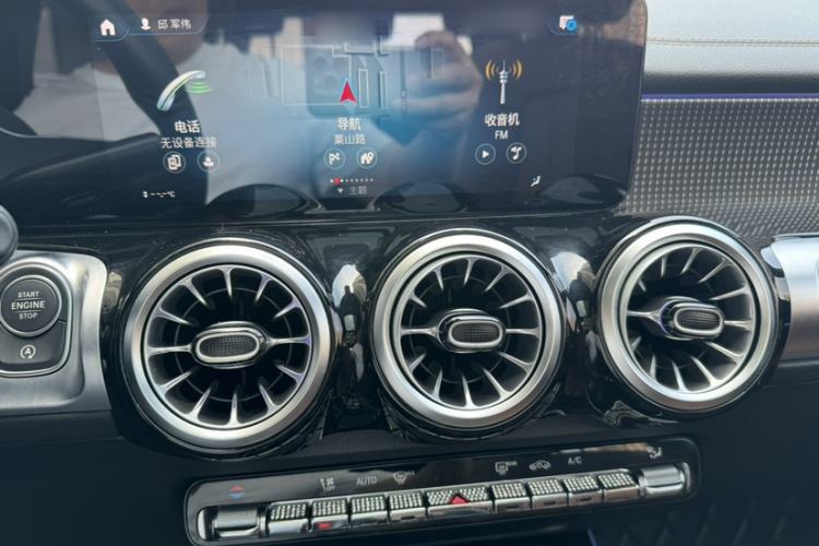 Used Mercedes-Benz GLB 2022 GLB 200 Dynamic Edition Interior 9