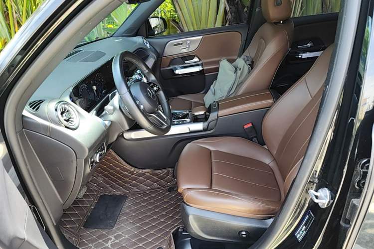 Used Mercedes-Benz GLB 2022 GLB 220 Fashion Model Left Front Seat