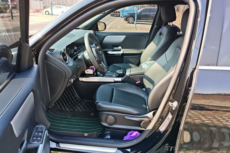 Used Mercedes-Benz GLB 2022 Second Facelift GLB 200 Fashion Edition Left Front Seat