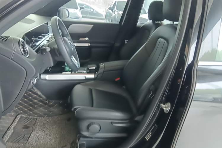 Used Mercedes-Benz GLB 2022 Second Facelift GLB 200 Dynamic Edition Left Front Seat