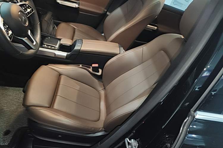 Used Mercedes-Benz GLB 2022 Refresh GLB 200 Dynamic Edition Left Front Seat