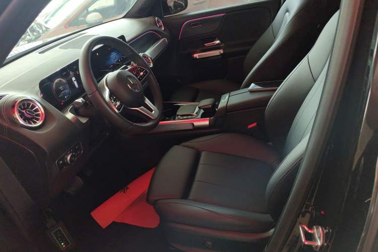 Used Mercedes-Benz GLB 2022 Updated GLB 200 Fashion Edition Left Front Seat