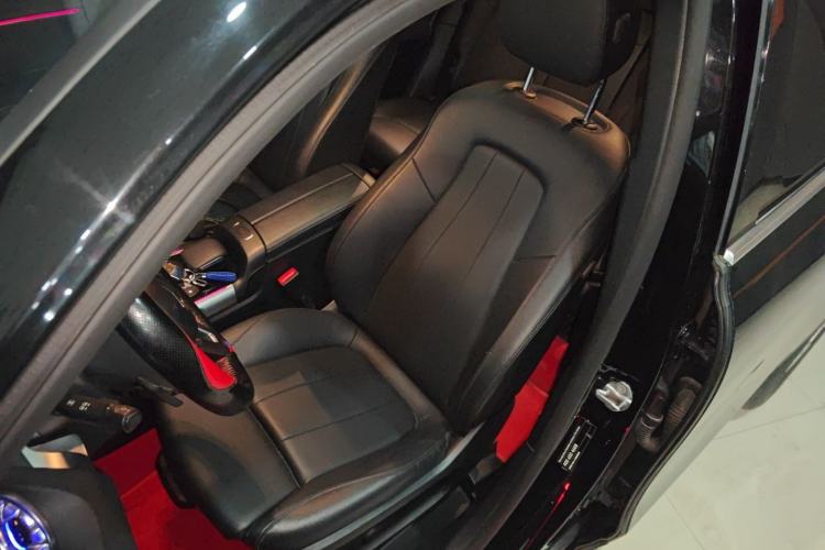 Used Mercedes-Benz GLB 2022 Refresh GLB 200 Dynamic Edition Left Front Seat