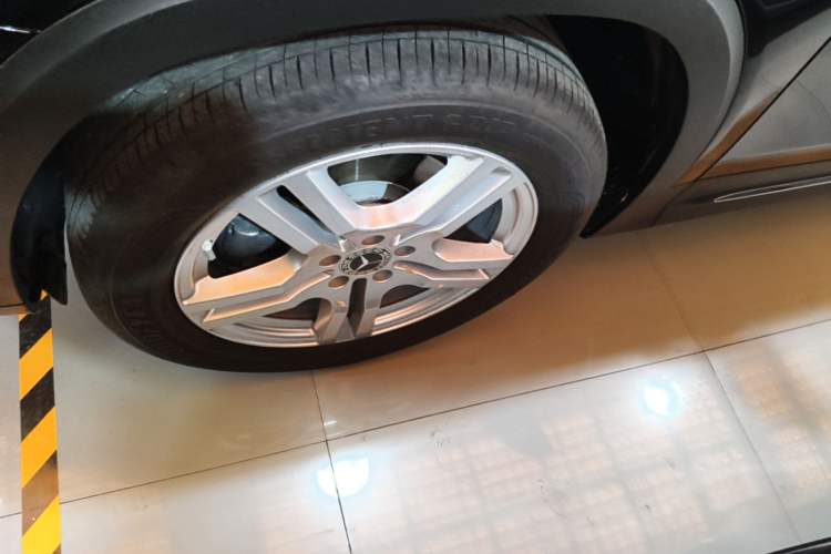 Used Mercedes-Benz GLB 2022 Second Facelift GLB 200 Dynamic Edition Left Front Wheel Hub